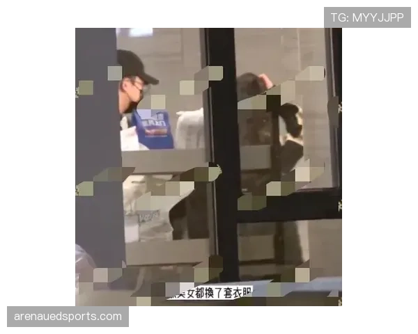 刷到廖秋云下班照，她手里的包看着像能付我半年房租